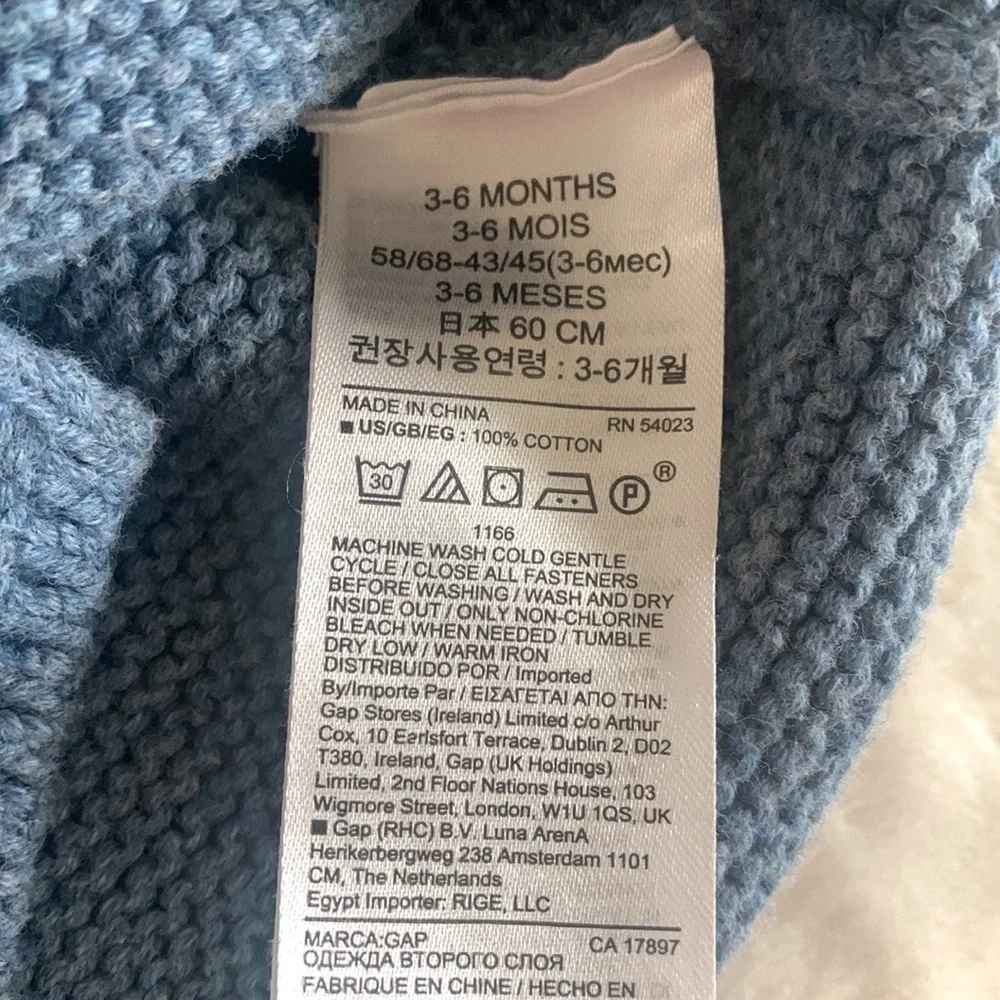 Baby Gap Knitted Sweater Size 3-6months old